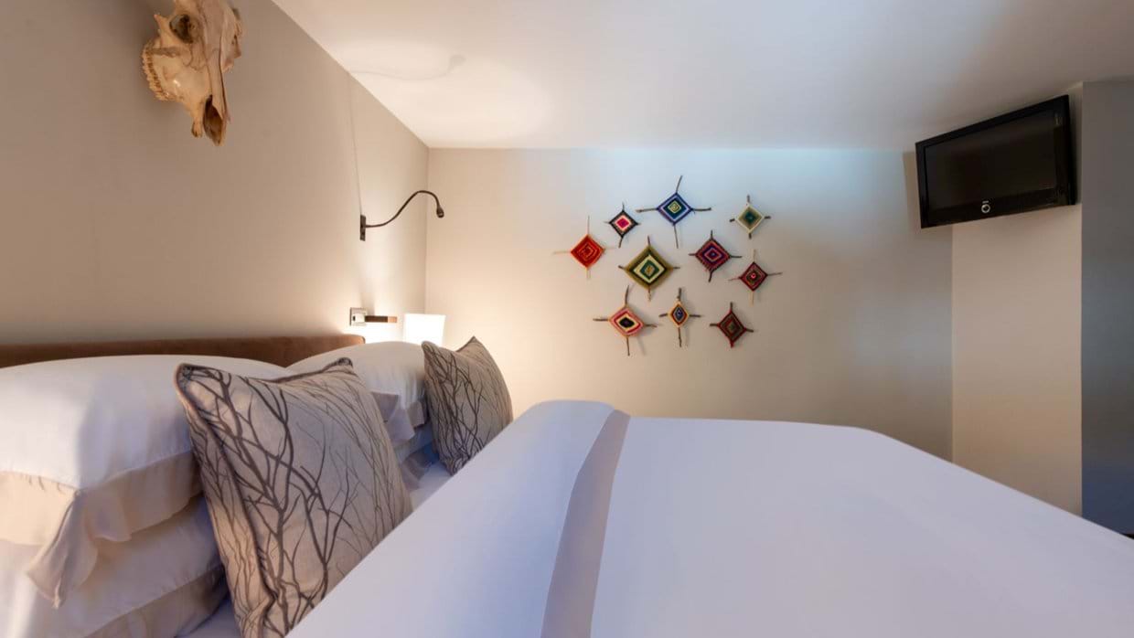 luxury-ski-chalets-milky-way-baita-1697-oxford-ski-bedroom1 (2).jpg