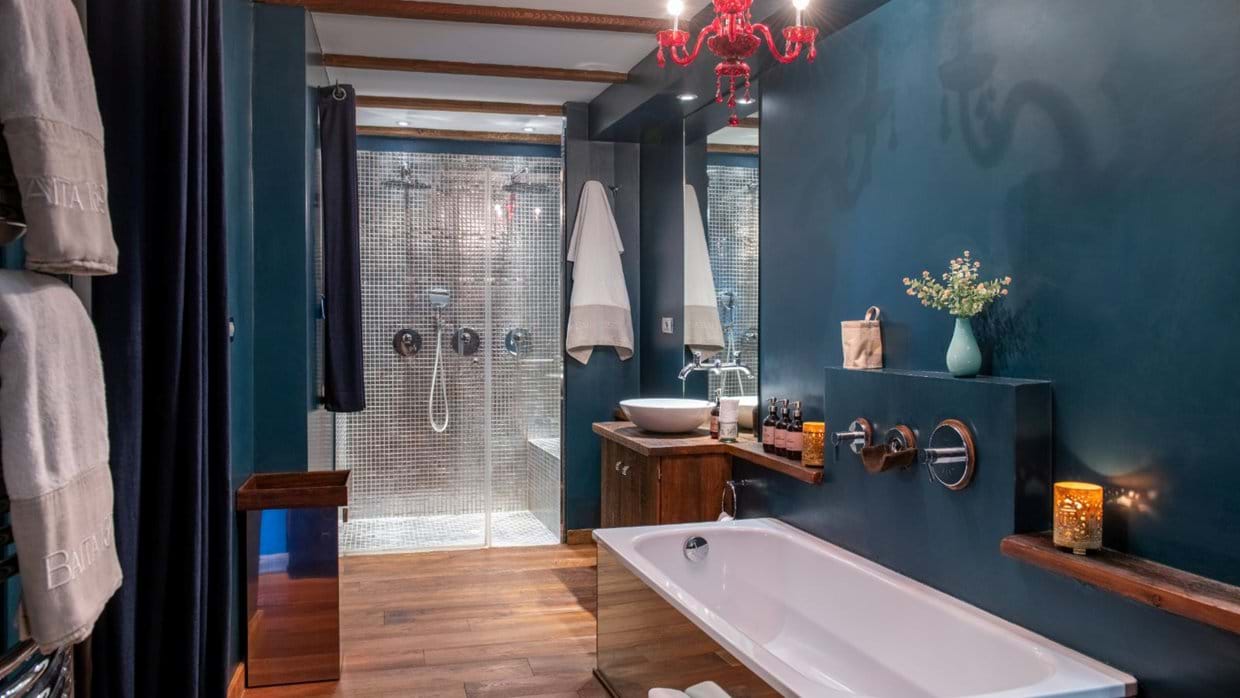 luxury-ski-chalets-milky-way-baita-1697-oxford-ski-bathroom1 (1).jpg