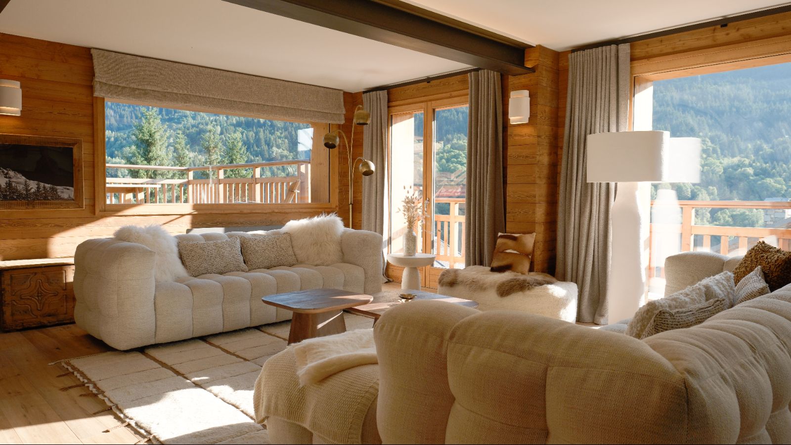 Luxury-Ski-Chalet-Meribel-Chalet-Etoile-des-Neiges-Oxford-Ski-Living-Room.jpg