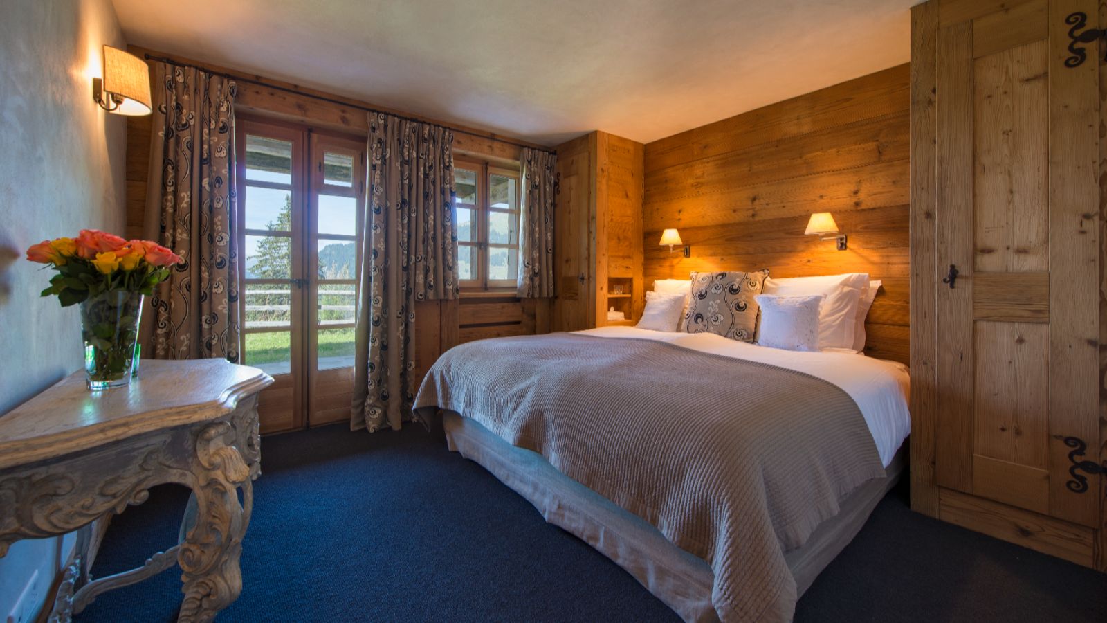 Luxury-Ski-Chalet-Verbier-Chalet-Tesseln-Oxford-Ski-Bedroom (7).jpg