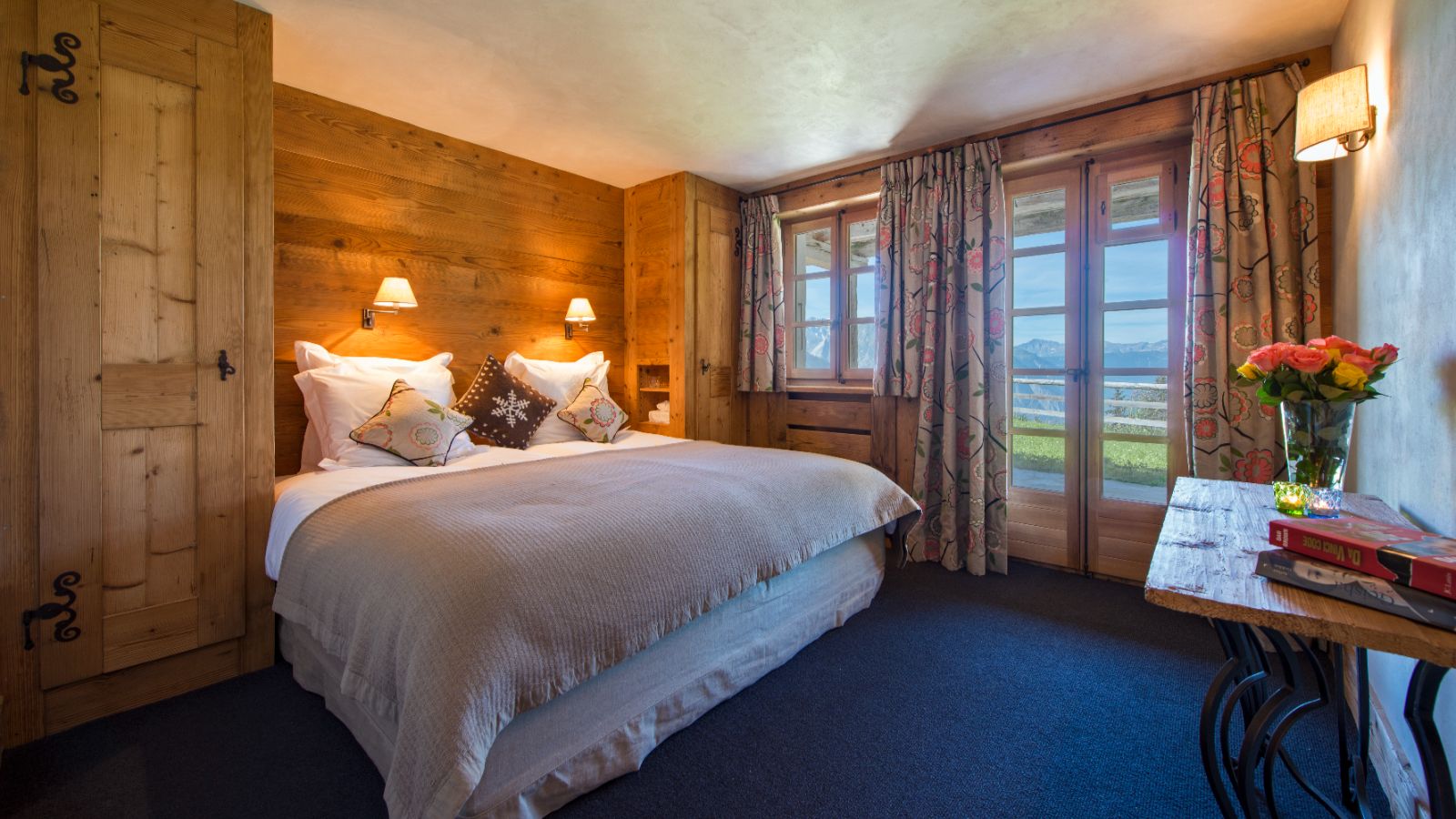 Luxury-Ski-Chalet-Verbier-Chalet-Tesseln-Oxford-Ski-Bedroom (8).jpg