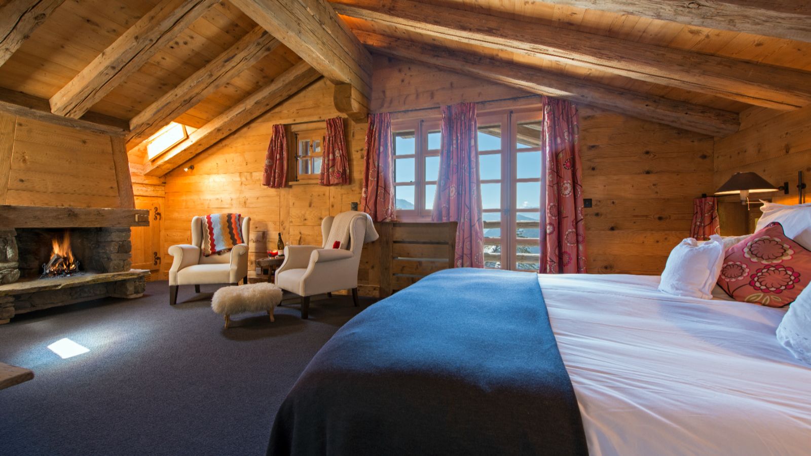 Luxury-Ski-Chalet-Verbier-Chalet-Tesseln-Oxford-Ski-Bedroom (19).jpg