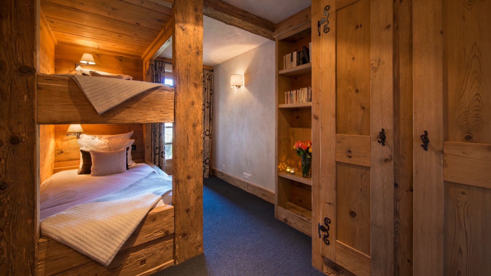 Luxury-Ski-Chalet-Verbier-Chalet-Tesseln-Oxford-Ski-Bunkroom (9).jpg