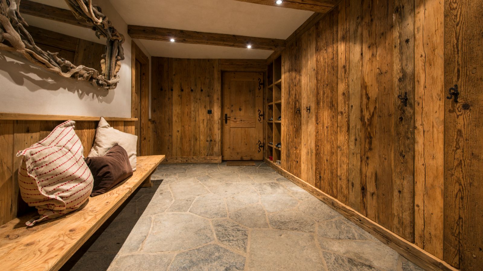 Luxury-Ski-Chalet-Verbier-Chalet-Tesseln-Oxford-Ski-Ski-Room.jpg