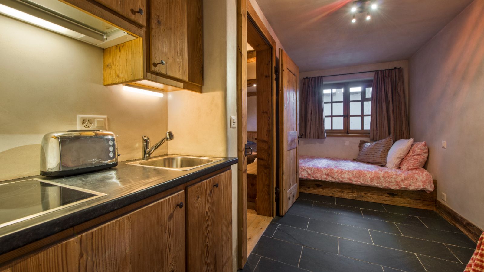 Luxury-Ski-Chalet-Verbier-Chalet-Tesseln-Oxford-Ski-Staff.jpg