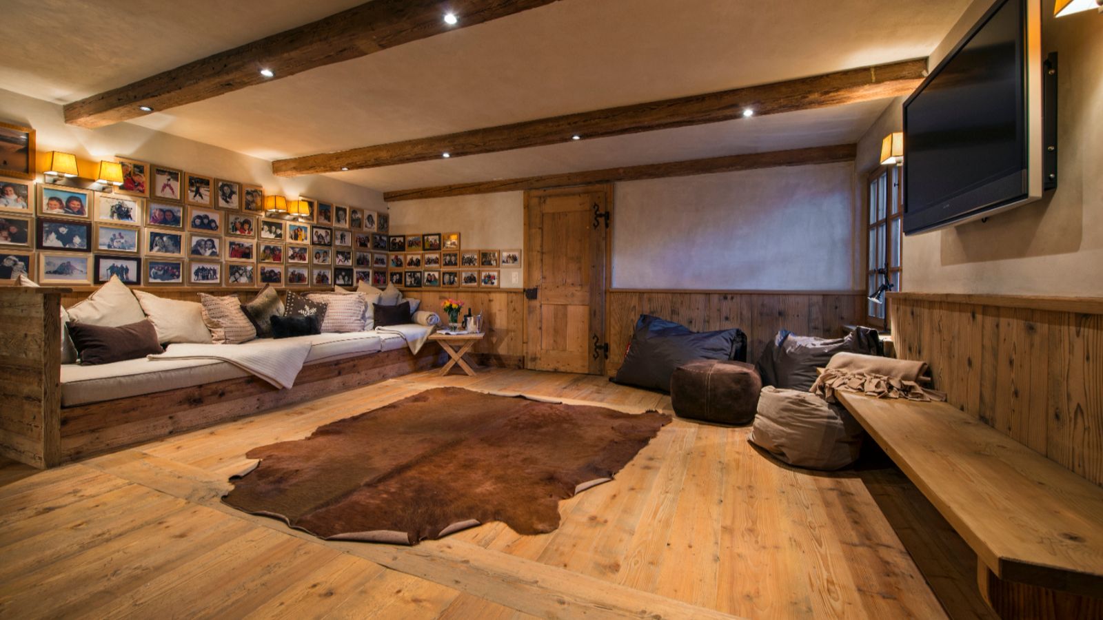 Luxury-Ski-Chalet-Verbier-Chalet-Tesseln-Oxford-Ski-TV-Room2.jpg