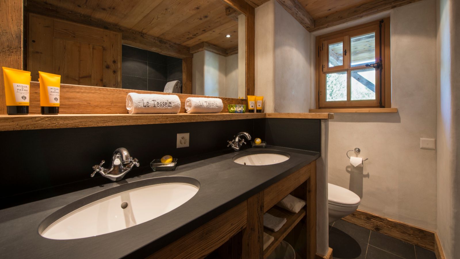 Luxury-Ski-Chalet-Verbier-Chalet-Tesseln-Oxford-Ski-Bathroom.jpg