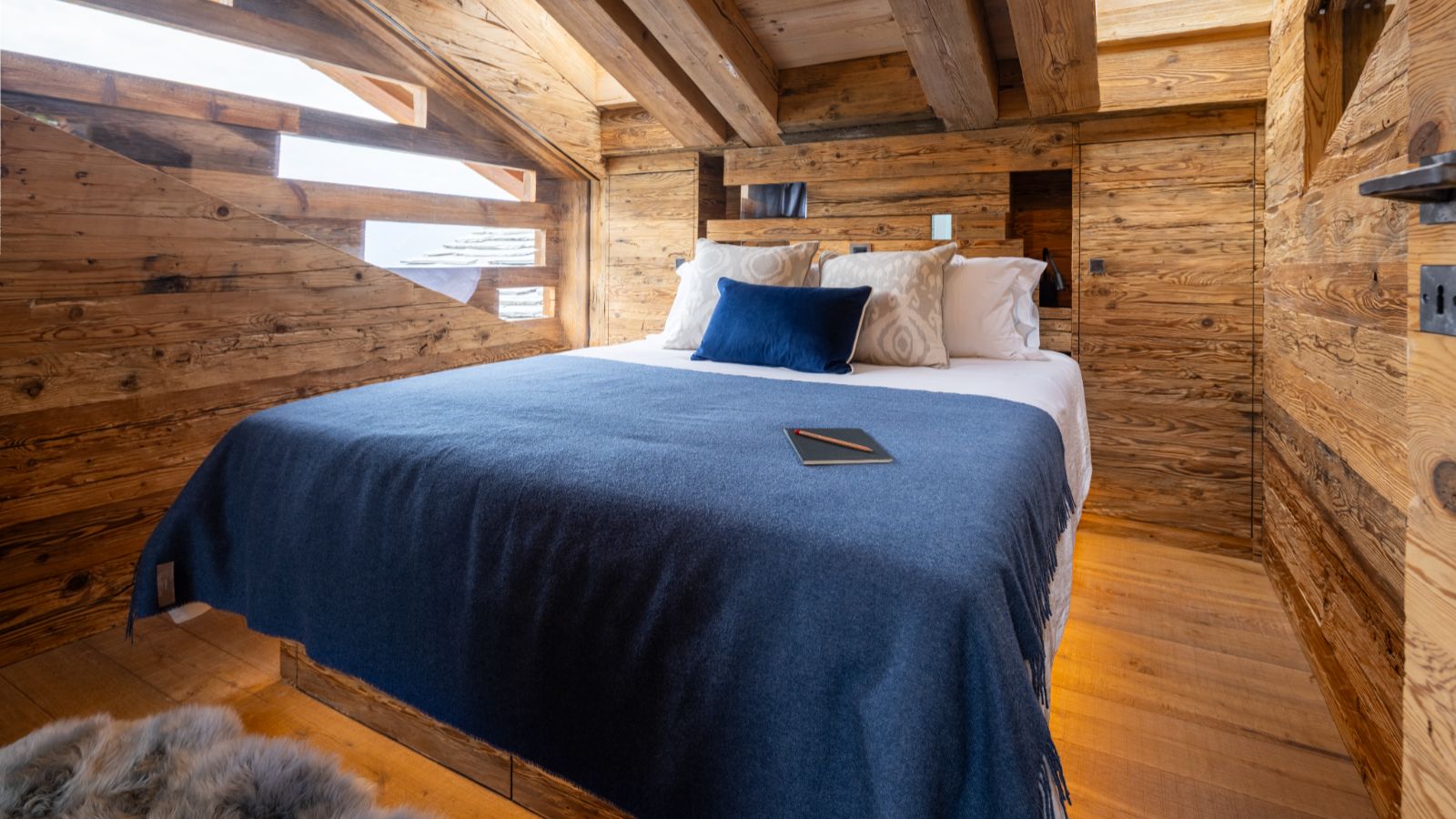 Luxury-Ski-Chalet-Verbier-Chalet-Petheo-Oxford-Ski-Bedroom (21).jpg
