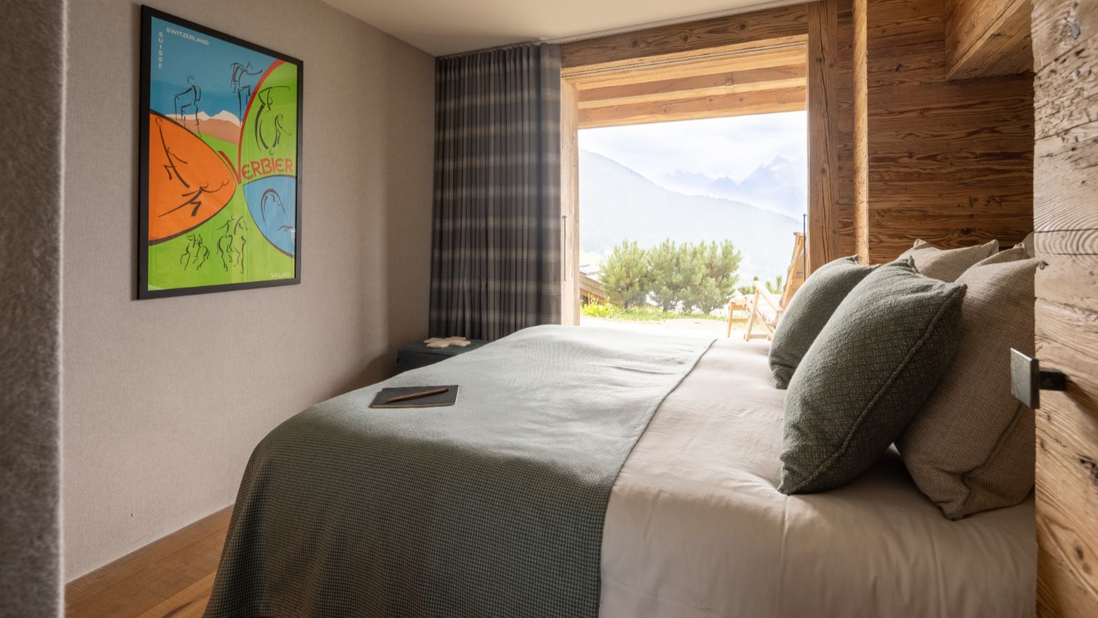 Luxury-Ski-Chalet-Verbier-Chalet-Petheo-Oxford-Ski-Bedroom (23).jpg