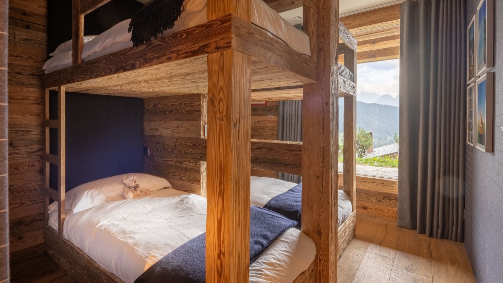 Luxury-Ski-Chalet-Verbier-Chalet-Petheo-Oxford-Ski-Bunk-Bedroom (26).jpg