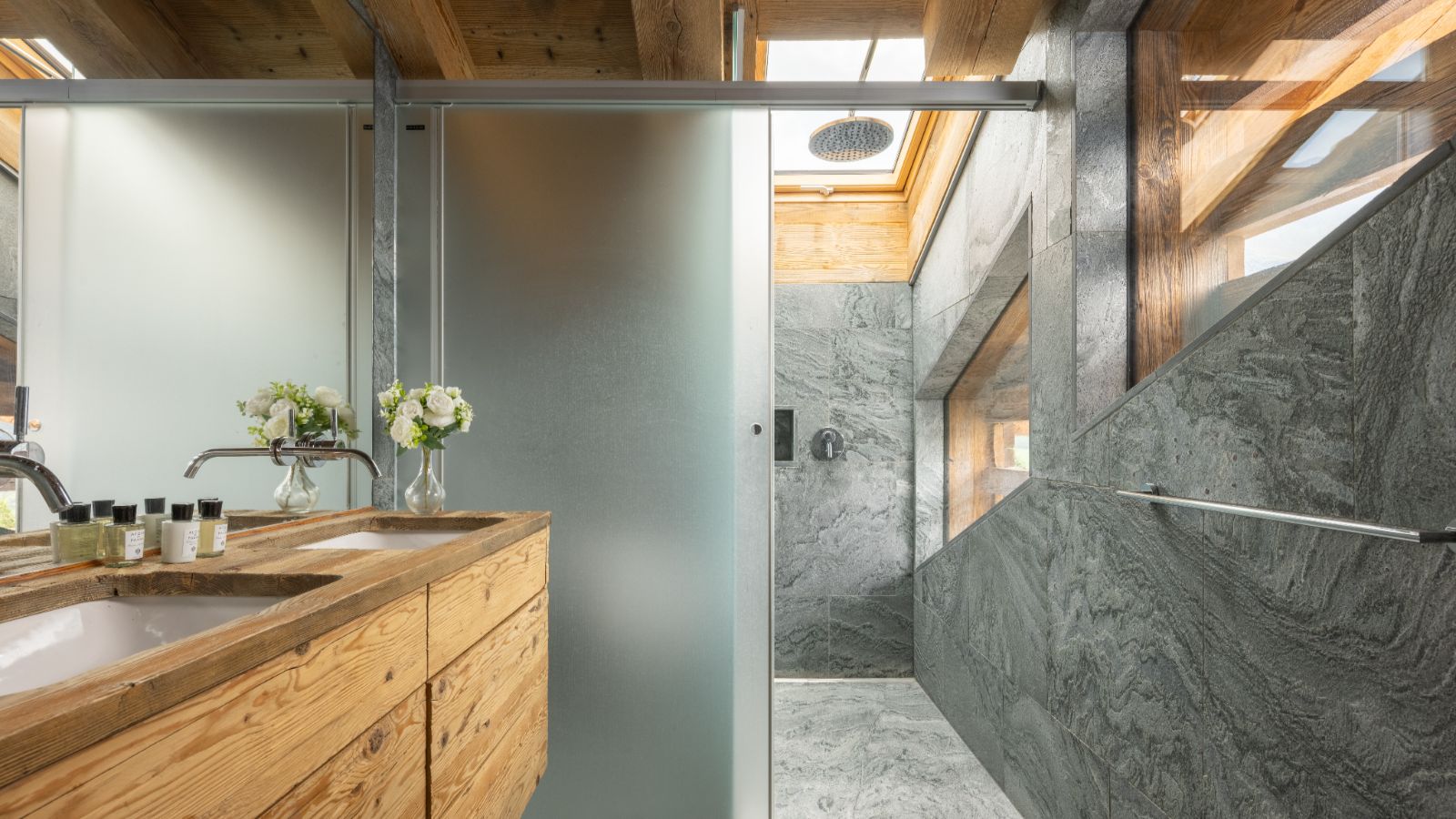 Luxury-Ski-Chalet-Verbier-Chalet-Petheo-Oxford-Ski-Bathroom.jpg