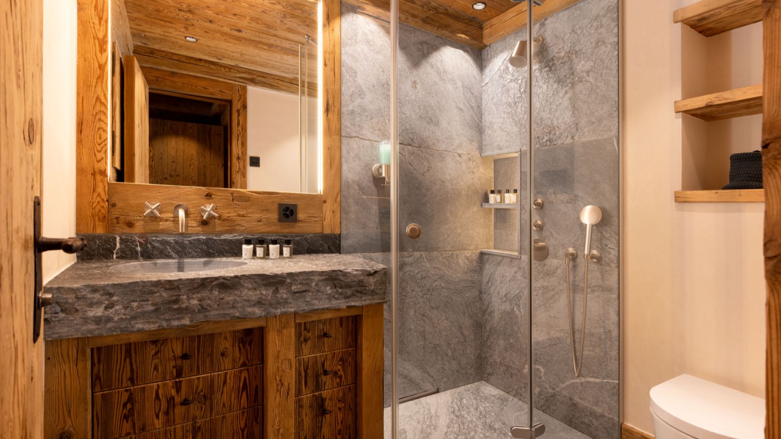 Luxury-Ski-Chalet-Verbier-Alex-Penthouse-Oxford-Ski-Bathroom2.jpg