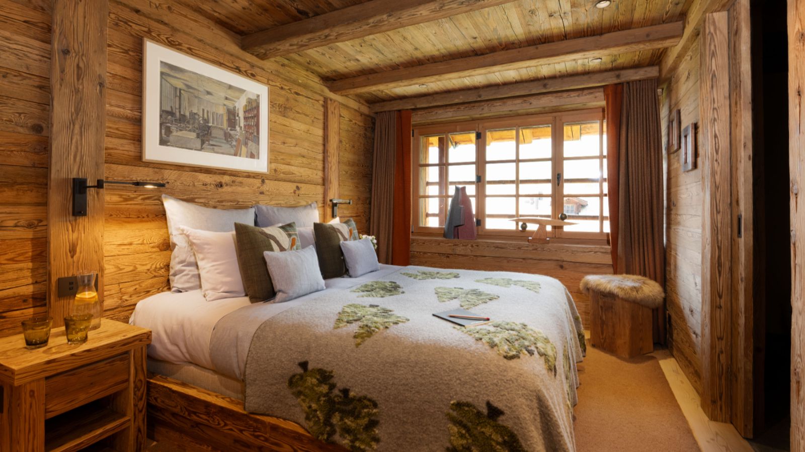 Luxury-Ski-Chalet-Verbier-Alex-Penthouse-Oxford-Ski-Bedroom (8).jpg