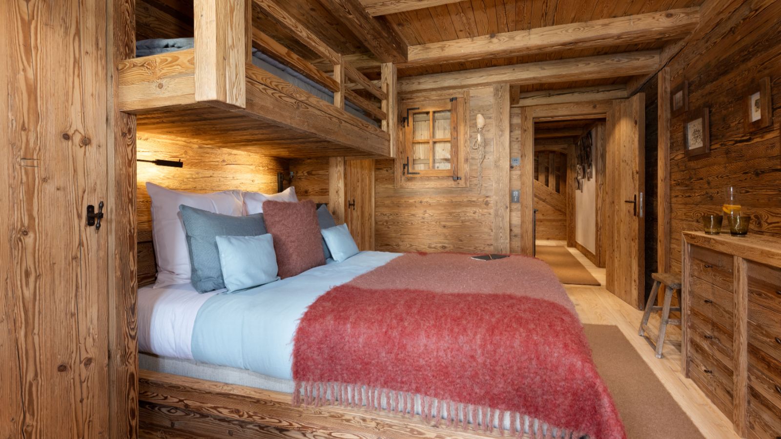 Luxury-Ski-Chalet-Verbier-Alex-Penthouse-Oxford-Ski-Bedroom (14).jpg