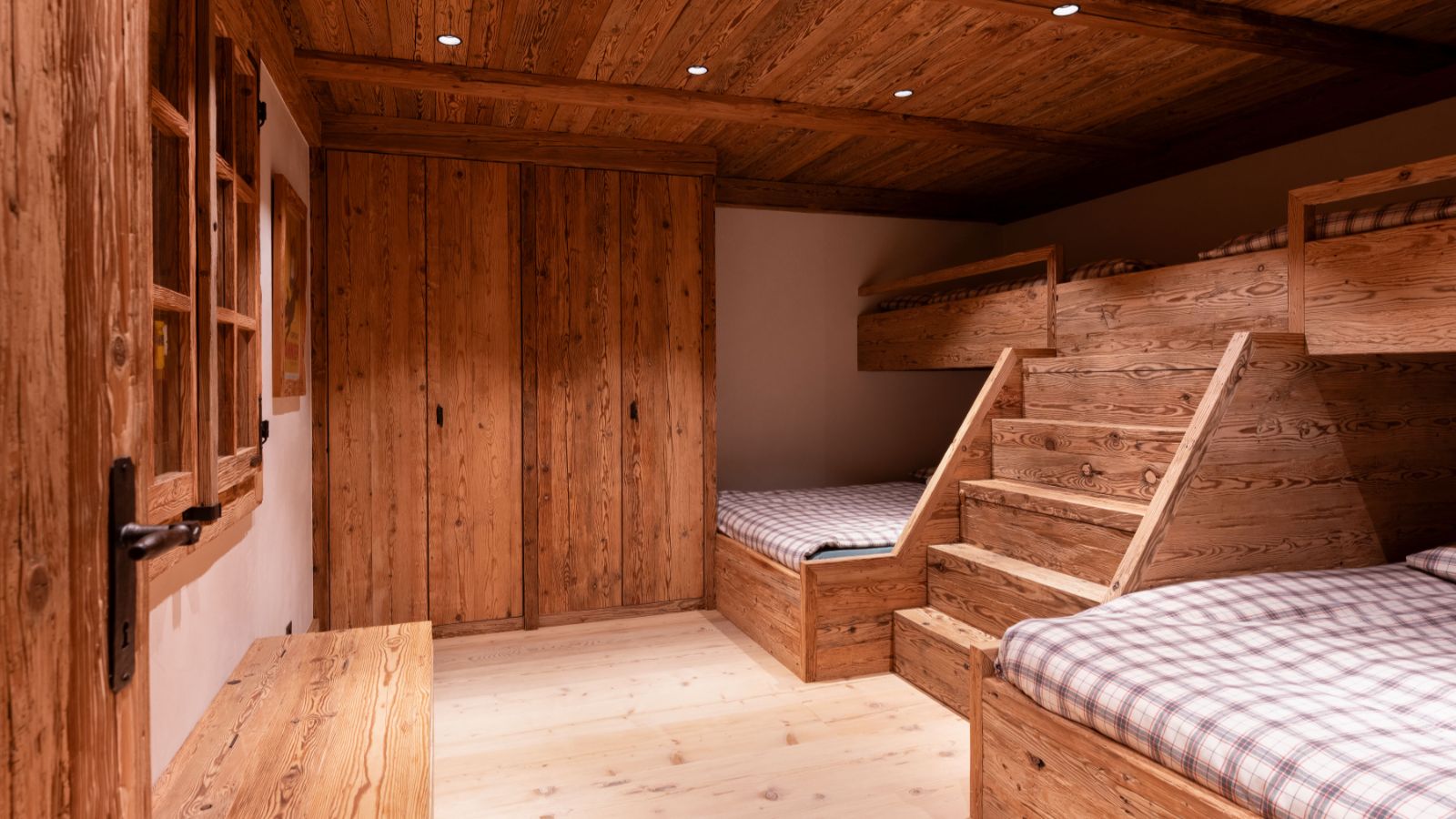 Luxury-Ski-Chalet-Verbier-Alex-Penthouse-Oxford-Ski-Bunk-Bedroom (3).jpg