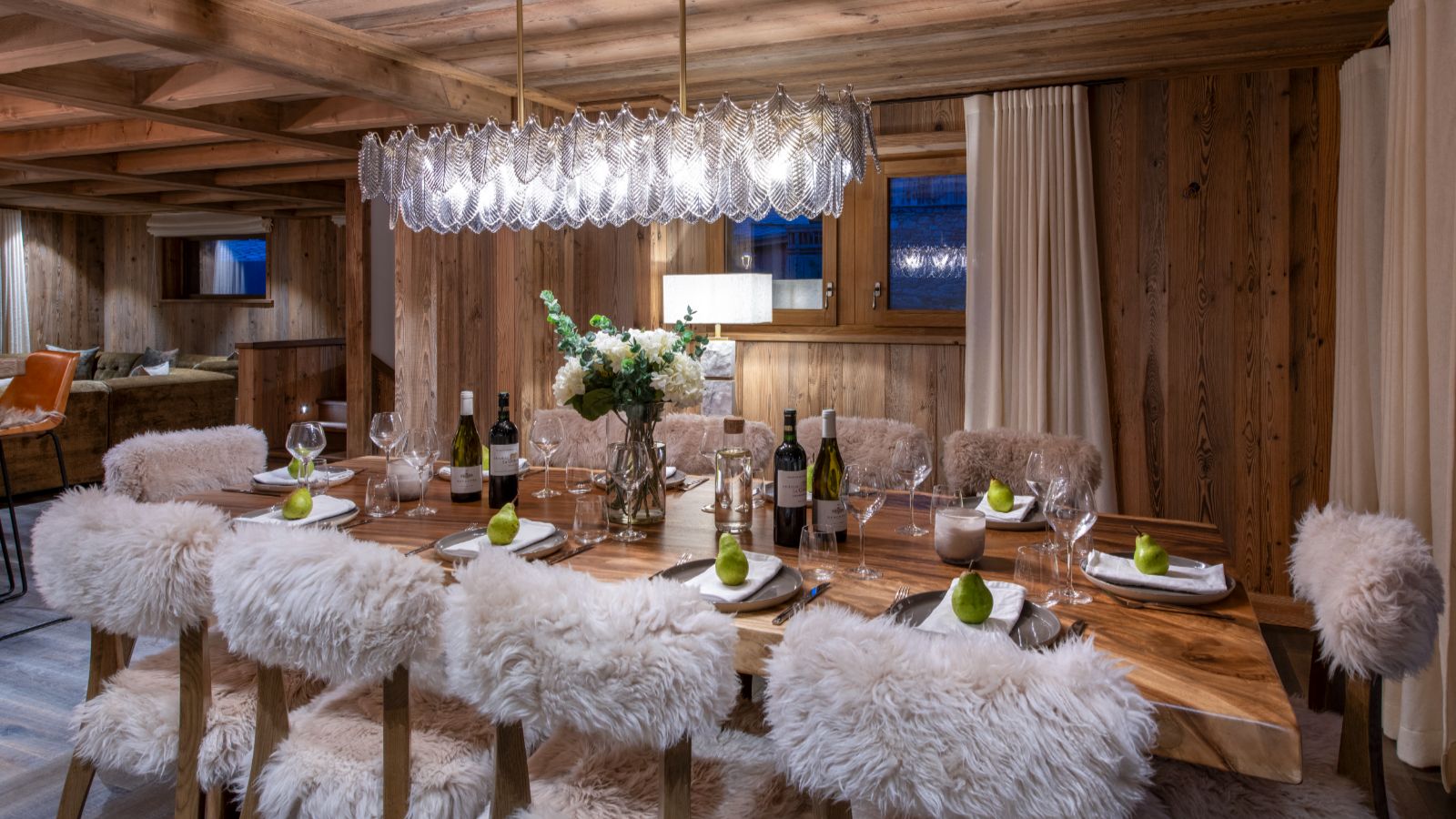 Luxury-Ski-Chalet-Meribl-Chalet-Caribou-Oxford-Ski-Dining2.jpg