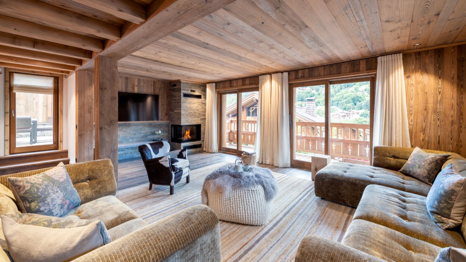 Luxury-Ski-Chalet-Meribl-Chalet-Caribou-Oxford-Ski-Lounge3.jpg