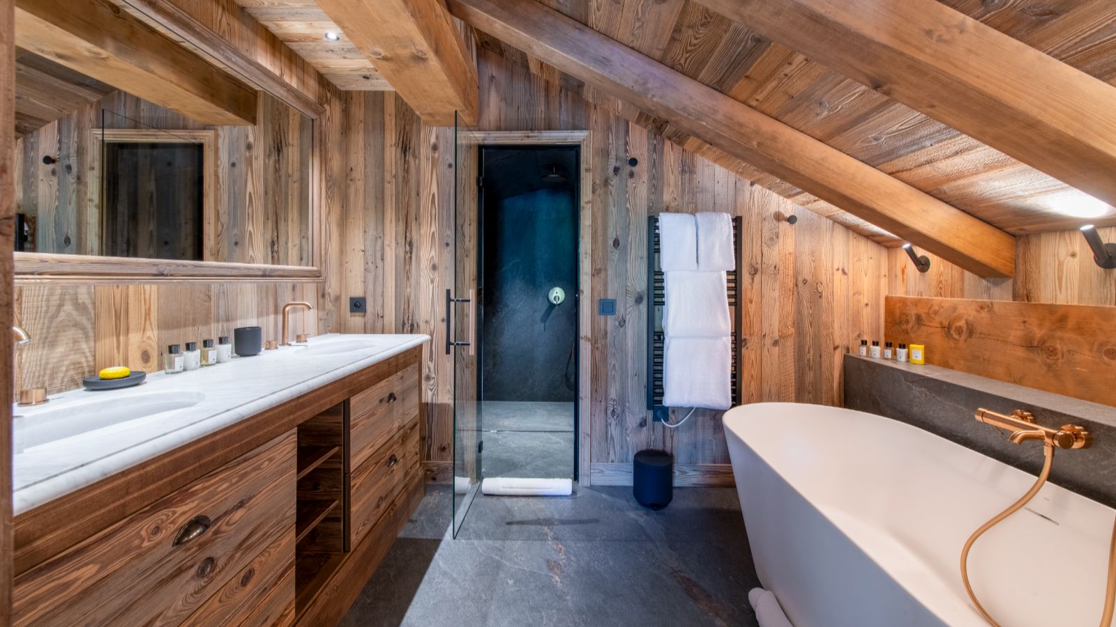 Luxury-Ski-Chalet-Meribl-Chalet-Caribou-Oxford-Ski-Bathroom3.jpg
