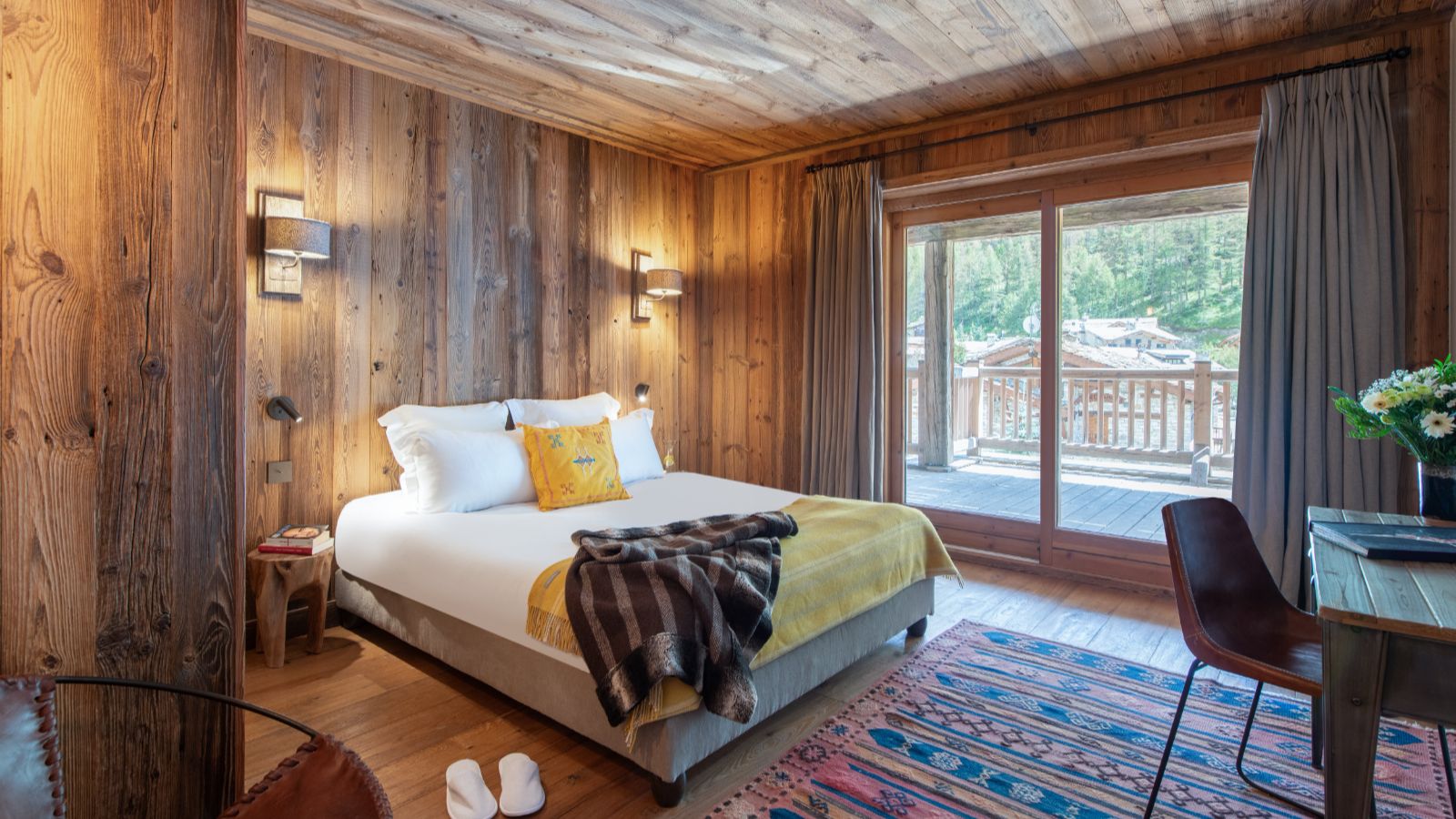 Luxury-Ski-Chalet-Val-D-Isere-Chalet-Lashca-Oxford-Ski-Bedroom (14).jpg