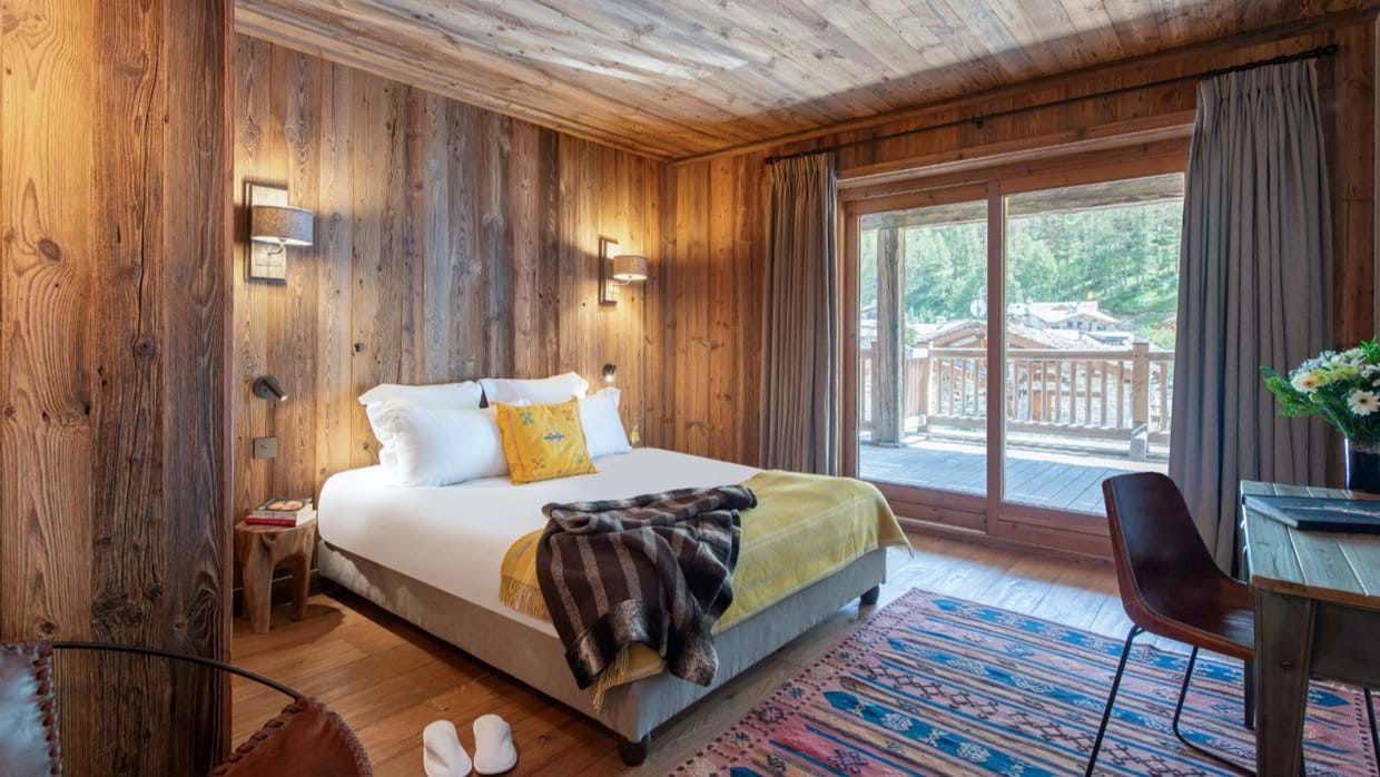 Luxury-Ski-Chalet-Val-D-Isere-Chalet-Lashca-Oxford-Ski-Bedroom (14).jpg