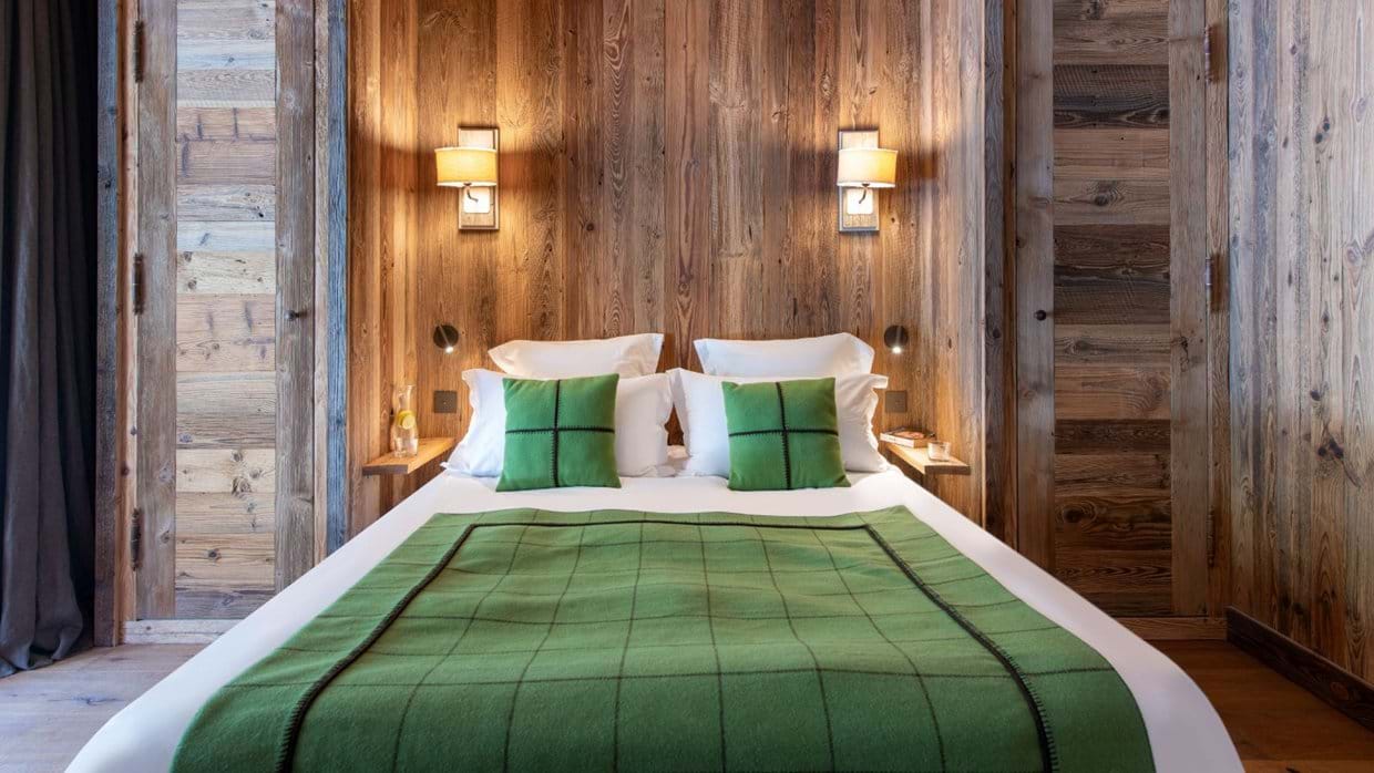 Luxury-Ski-Chalet-Val-D-Isere-Chalet-Lashca-Oxford-Ski-Bedroom (28).jpg