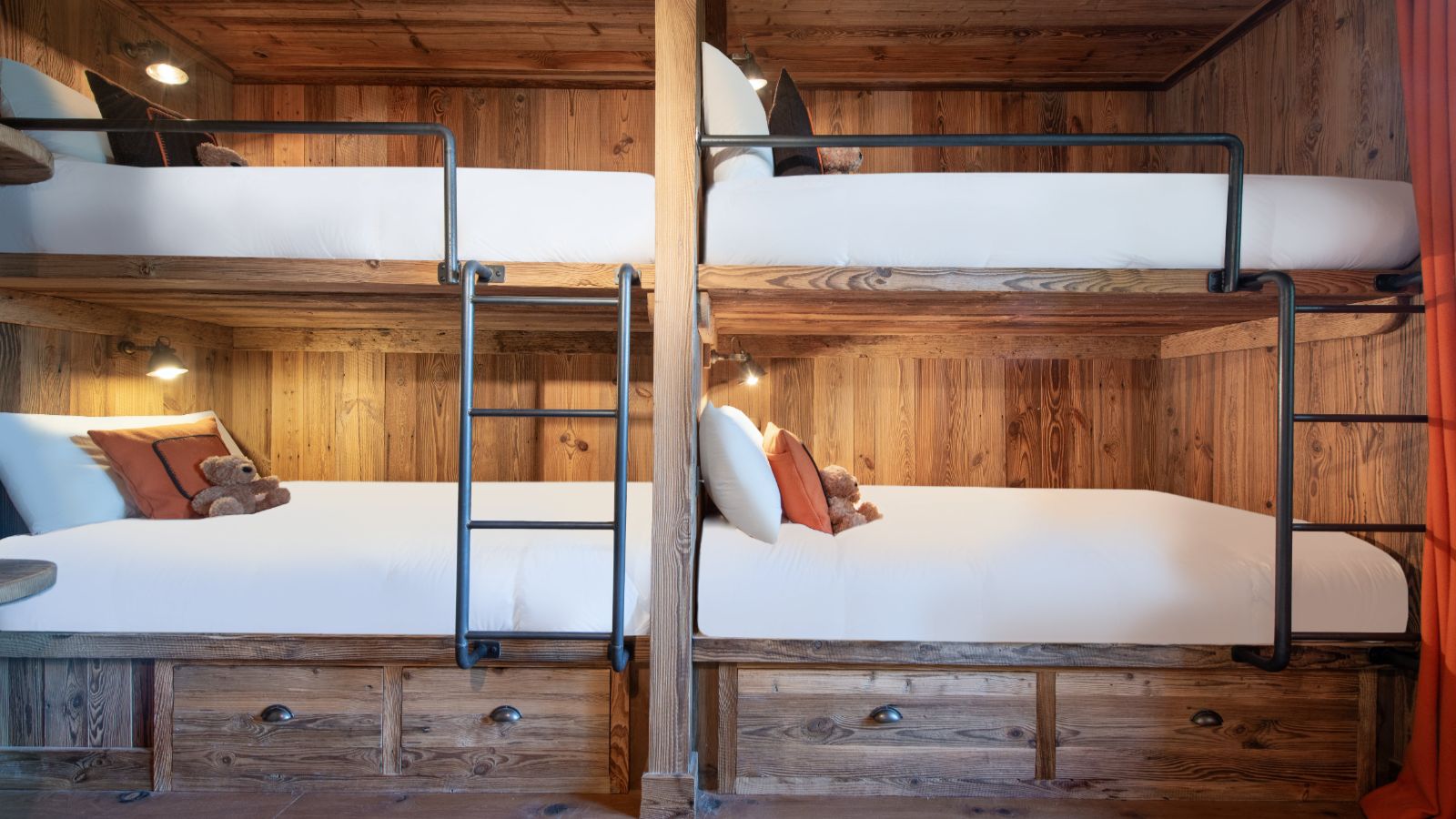 Luxury-Ski-Chalet-Val-D-Isere-Chalet-Lashca-Oxford-Ski-Bunk-Bedroom (16).jpg