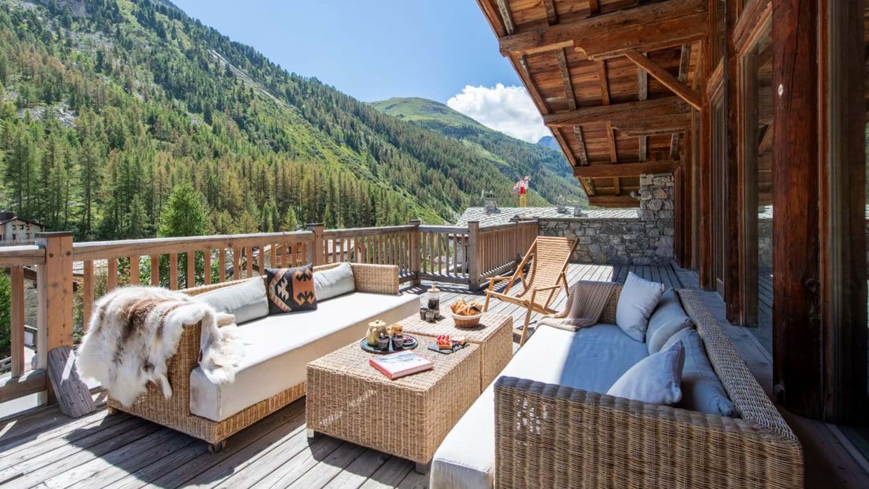 Luxury-Ski-Chalet-Val-D-Isere-Chalet-Lashca-Oxford-Ski-Terrace.jpg