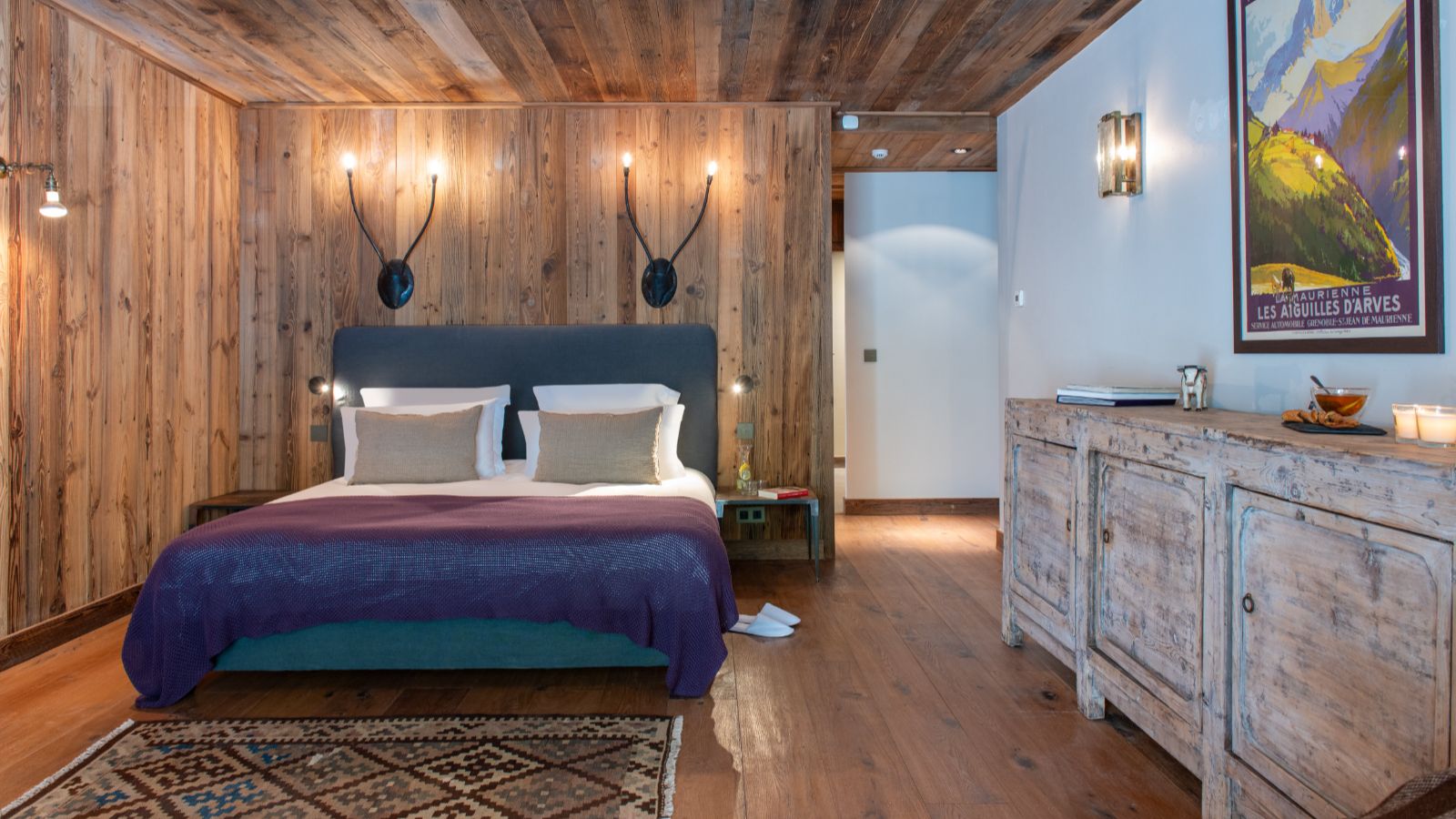 Luxury-Ski-Chalet-Val-D-Isere-Chalet-Lashca-Oxford-Ski-Bedroom (1).jpg