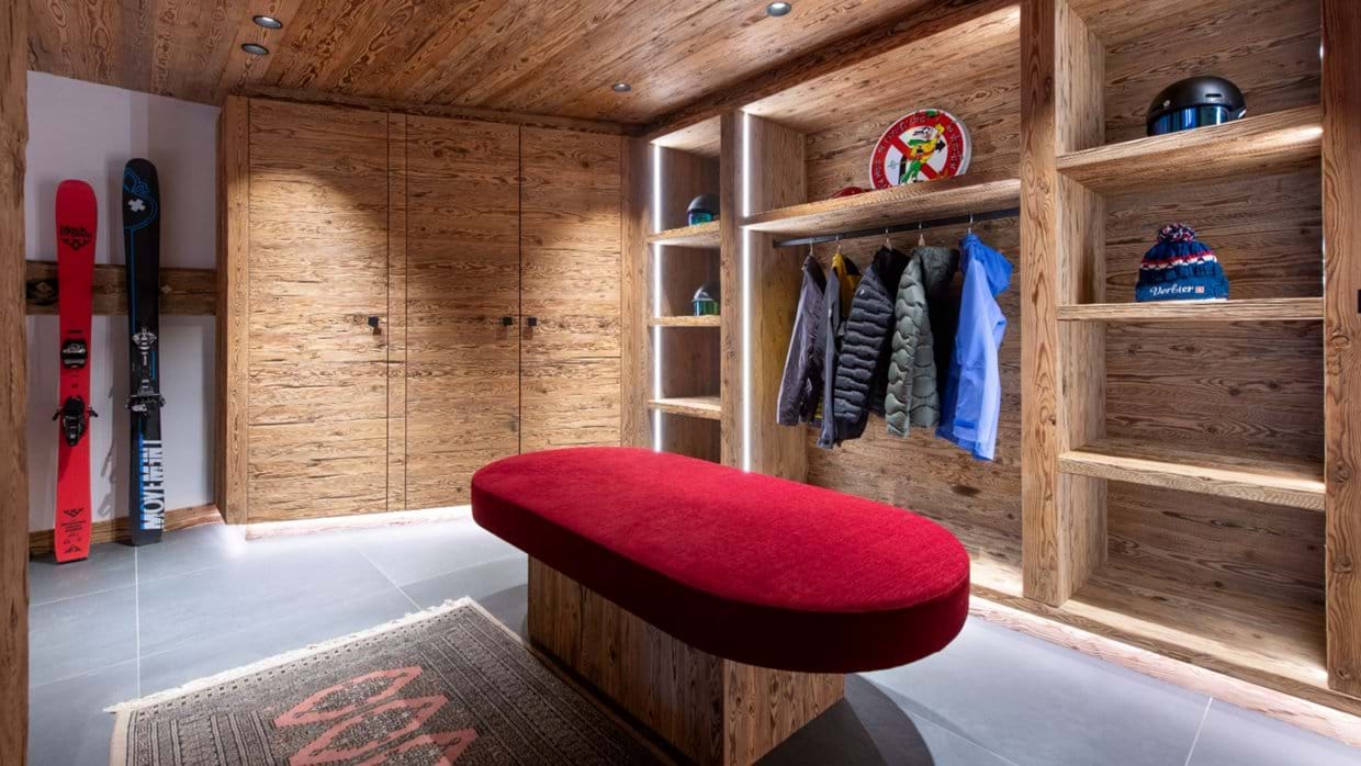 Luxury-Ski-Chalet-Verbier-Chalet-Peter-Pan-Oxford-Ski-Ski-Room.jpg