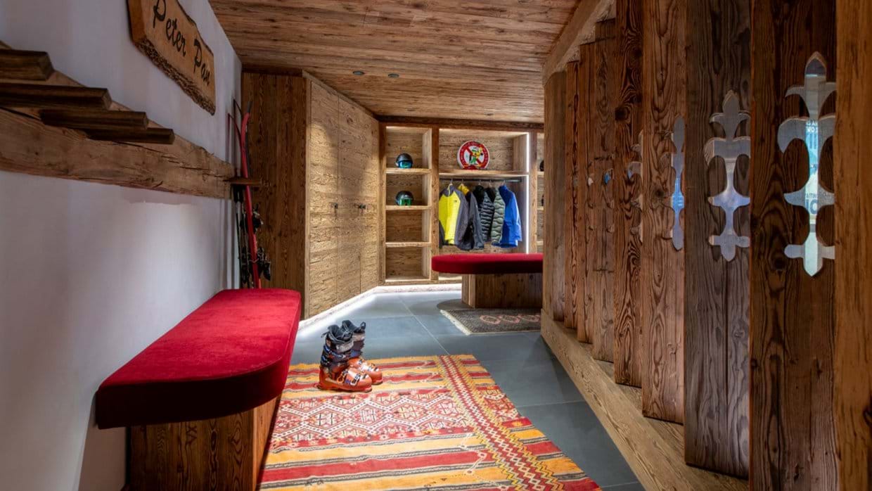 Luxury-Ski-Chalet-Verbier-Chalet-Peter-Pan-Oxford-Ski-Ski-Room2.jpg