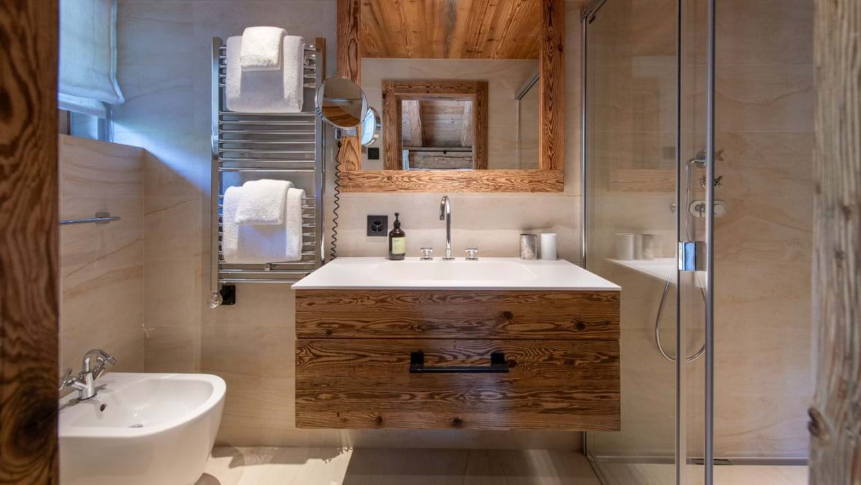 Luxury-Ski-Chalet-Verbier-Chalet-Peter-Pan-Oxford-Ski-Bathroom.jpg