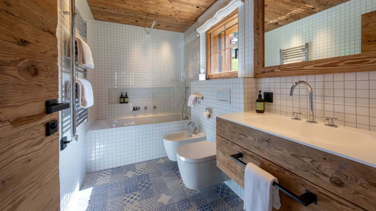 Luxury-Ski-Chalet-Verbier-Chalet-Peter-Pan-Oxford-Ski-Bathroom3.jpg
