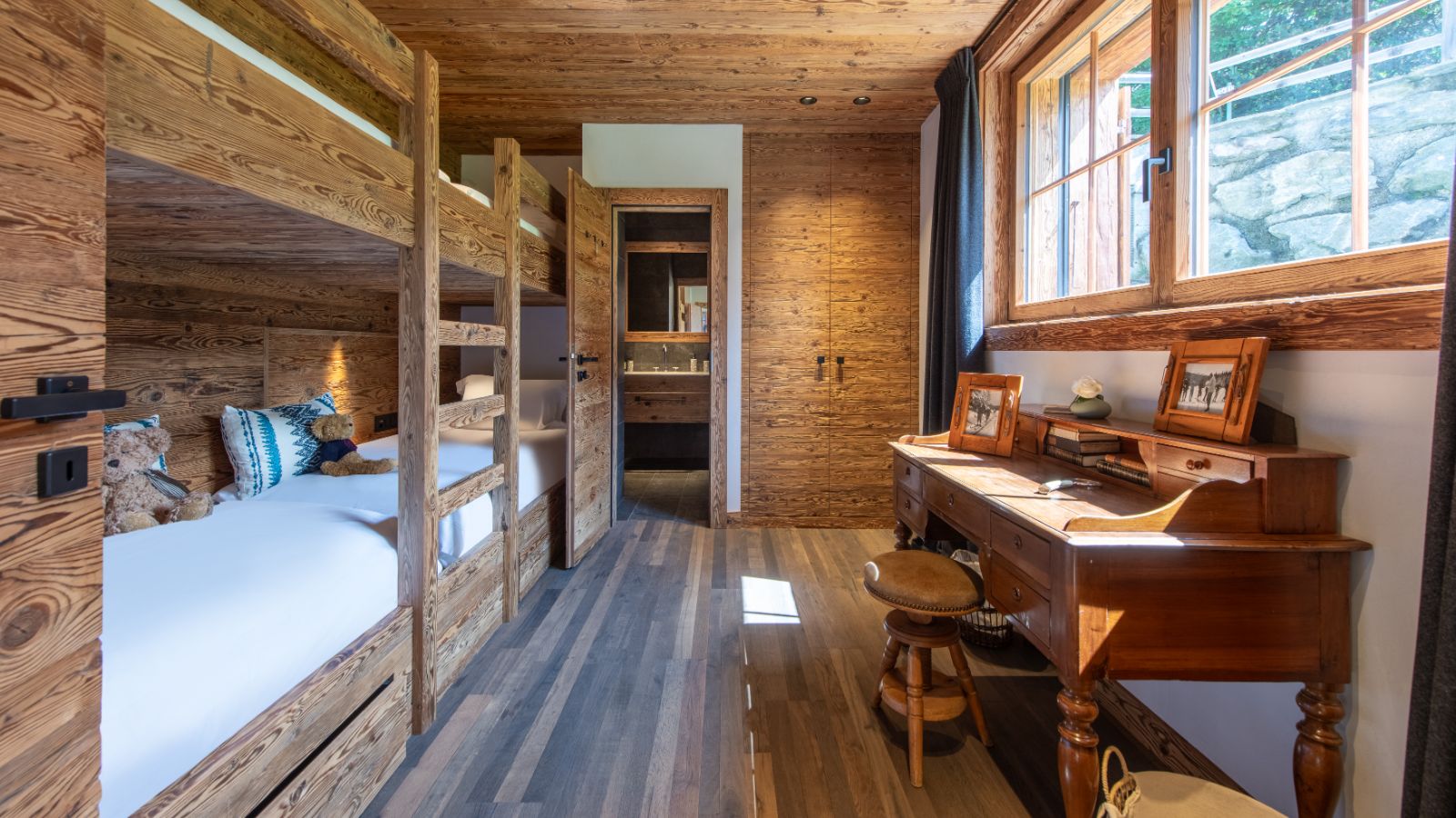 Luxury-Ski-Chalet-Verbier-Chalet-Peter-Pan-Oxford-Ski-Bunk-Bedroom (27).jpg