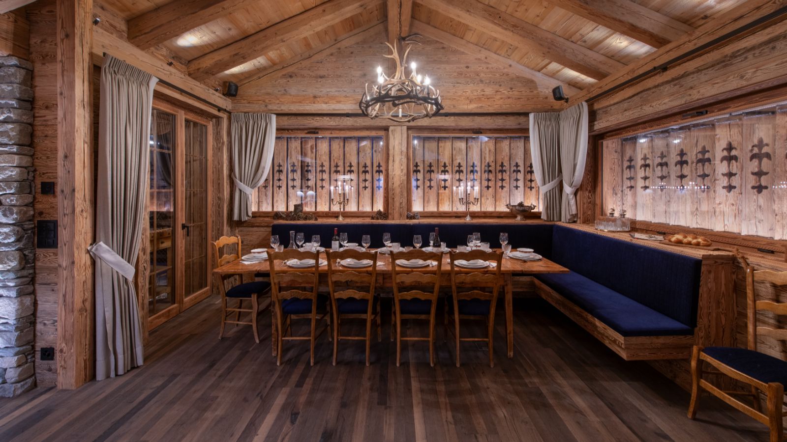 Luxury-Ski-Chalet-Verbier-Chalet-Peter-Pan-Oxford-Ski-Dining.jpg