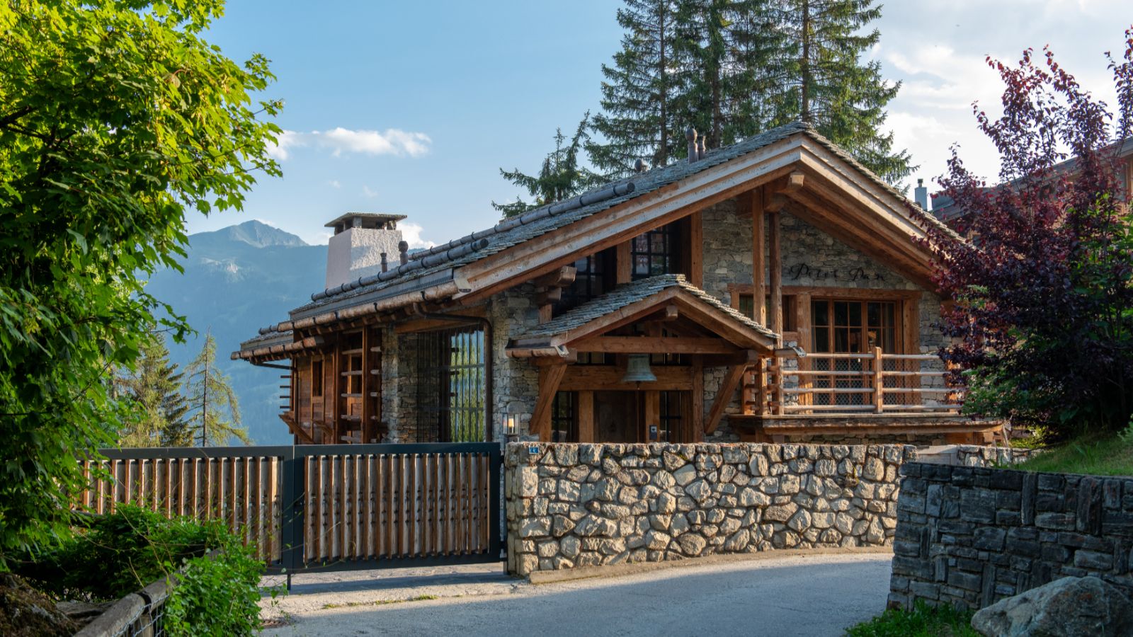 Luxury-Ski-Chalet-Verbier-Chalet-Peter-Pan-Oxford-Ski-Exterior.jpg