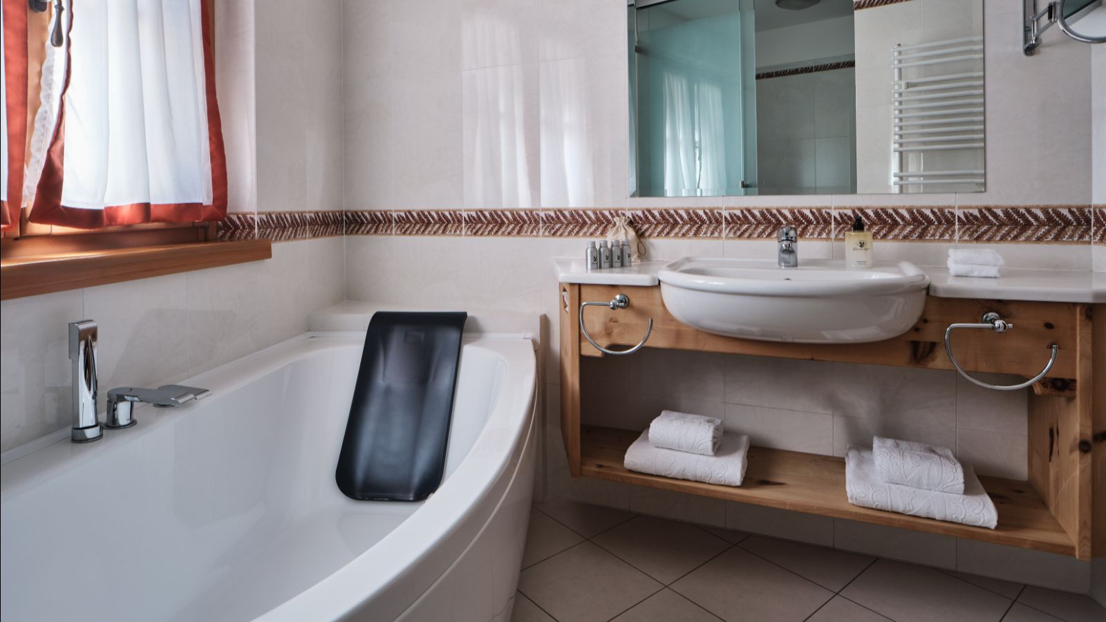 Luxury-Ski-Hotel-Madonna-di-Campiglio-Chalet-Del-Sogno-Bathroom-Suite (11).jpg