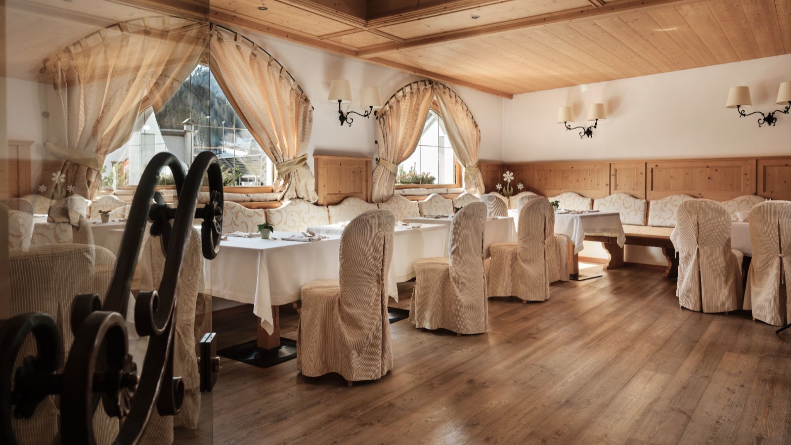 Luxury-Ski-Hotel-Madonna-di-Campiglio-Chalet-Del-Sogno-Suite (23).jpg