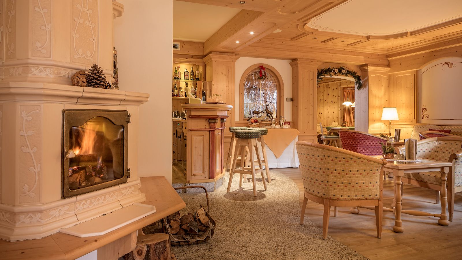 Luxury-Ski-Hotel-Madonna-di-Campiglio-Chalet-Del-Sogno-Bar.jpg