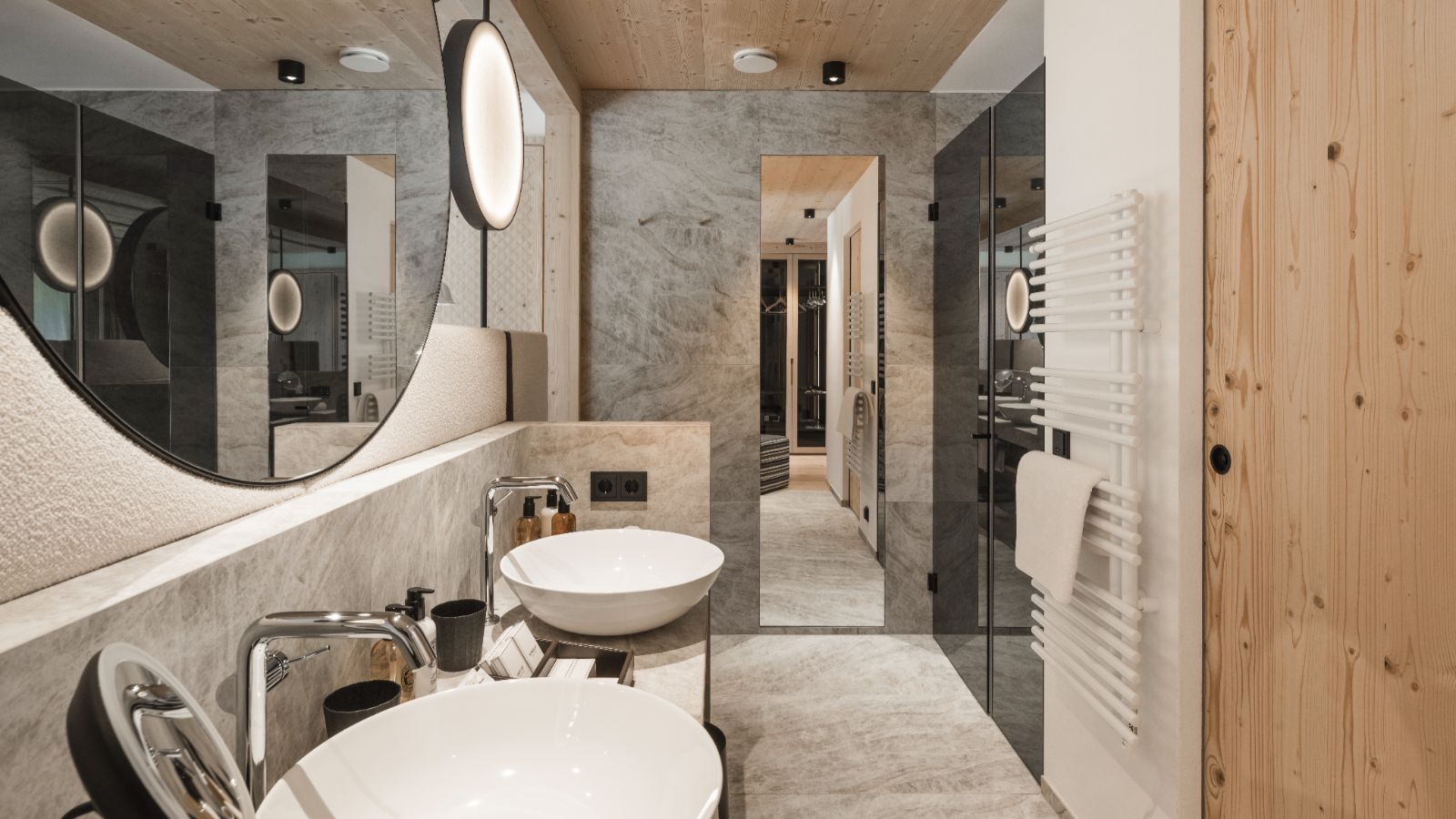 Luxury-Ski-Chalet-Selva-Muline-Lodge-Oxford-Ski-Bathroom2.jpg