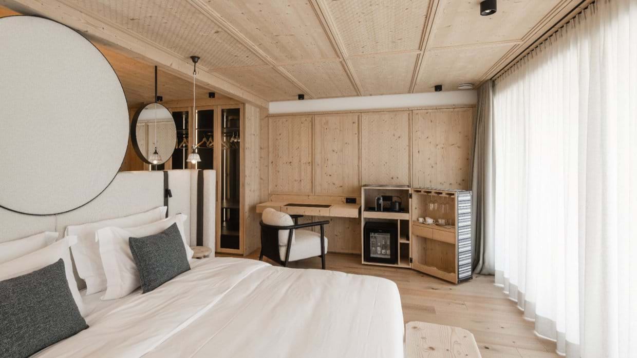 Luxury-Ski-Chalet-Selva-Muline-Lodge-Oxford-Ski-Bedroom (10).jpg