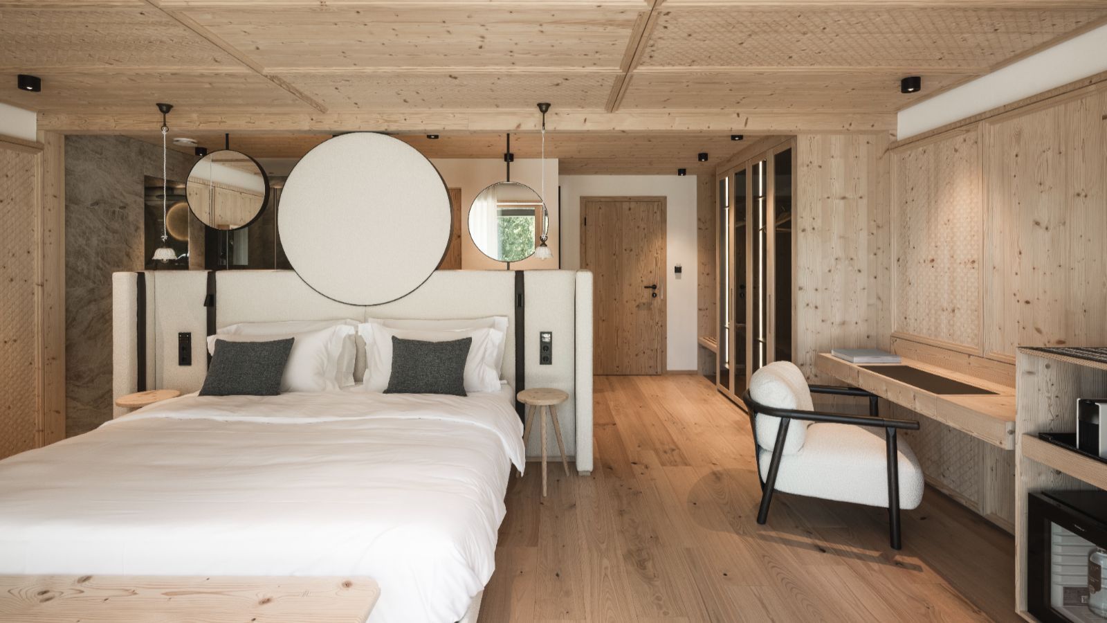 Luxury-Ski-Chalet-Selva-Muline-Lodge-Oxford-Ski-Bedroom (11).jpg