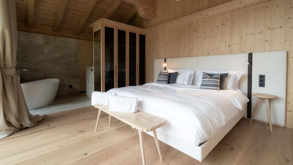 Luxury-Ski-Chalet-Selva-Muline-Lodge-Oxford-Ski-Bedroom (19).jpg