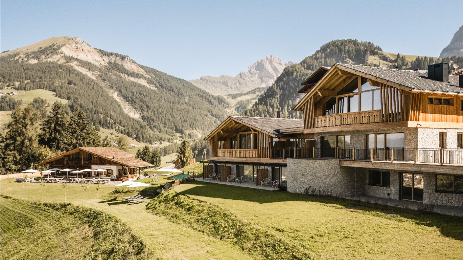 Luxury-Ski-Chalet-Selva-Muline-Lodge-Oxford-Ski-Exterior.jpg