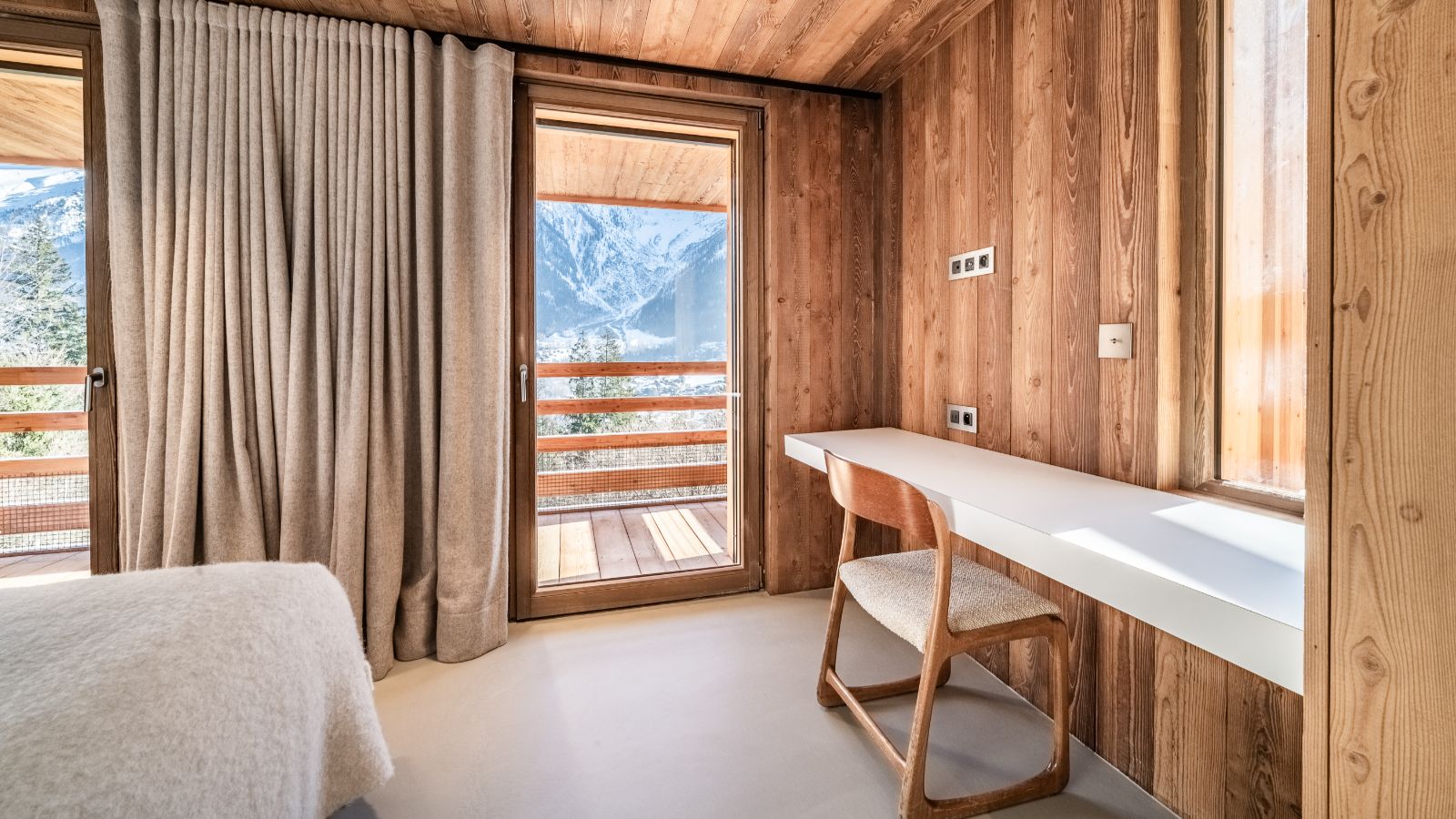 Luxury-Ski-Chalet-Chamonix-Chalet-Foxden-Oxford-Ski-Bedroom (17).jpg