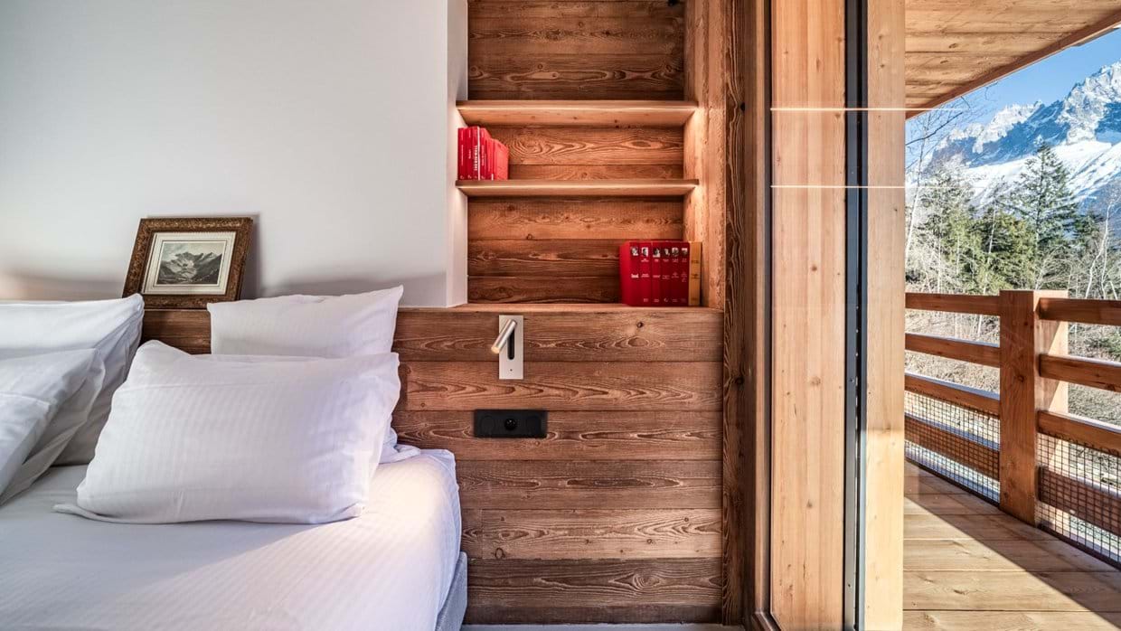 Luxury-Ski-Chalet-Chamonix-Chalet-Foxden-Oxford-Ski-Bedroom (18).jpg