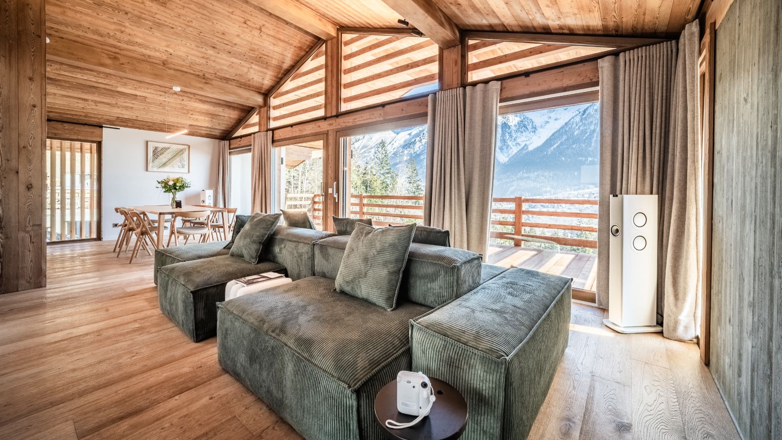 Luxury-Ski-Chalet-Chamonix-Chalet-Foxden-Oxford-Ski-Lounge3.jpg