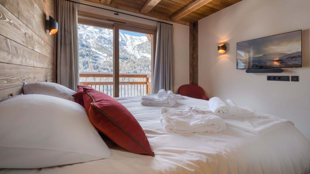 Luxury-Ski-Chalet-Meribl-Chalet-Myriam-Oxford-Ski-Bedroom (5).jpg