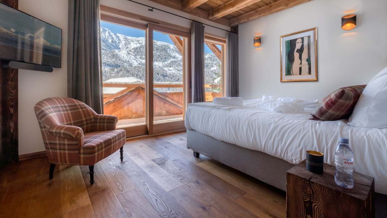 Luxury-Ski-Chalet-Meribl-Chalet-Myriam-Oxford-Ski-Bedroom (9).jpg