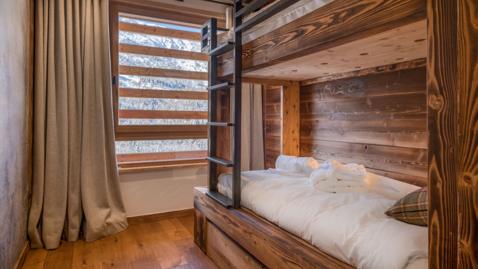 Luxury-Ski-Chalet-Meribl-Chalet-Myriam-Oxford-Ski-Bunk-Bedroom (4).jpg