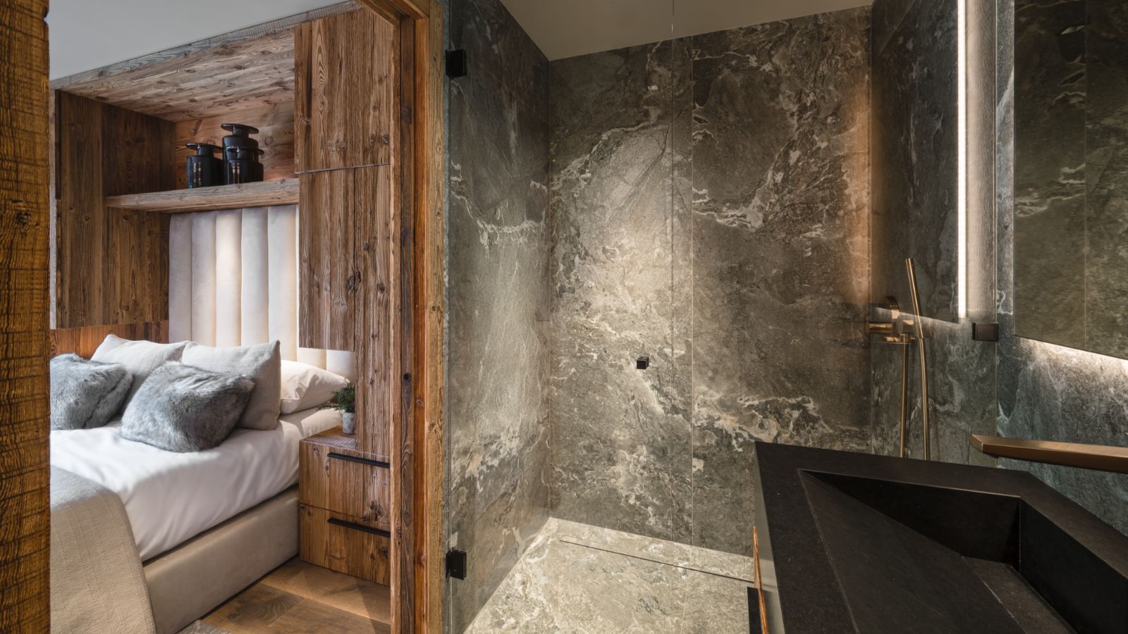 Luxury-Ski-Chalet-Morzine-Chalet-Ecliptique-Oxford-Ski-Bedroom (12).jpg